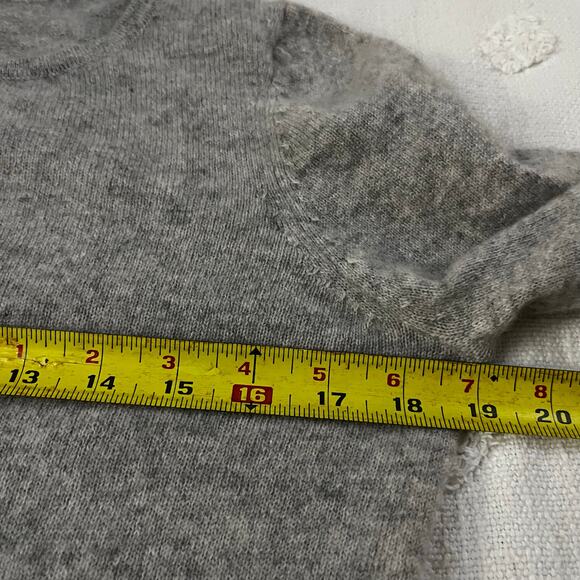 Charter Club 100% Cashmere Gray Sweater Pull Over Ruffle Sleeve Crew Neck Size S - Picture 6 of 6